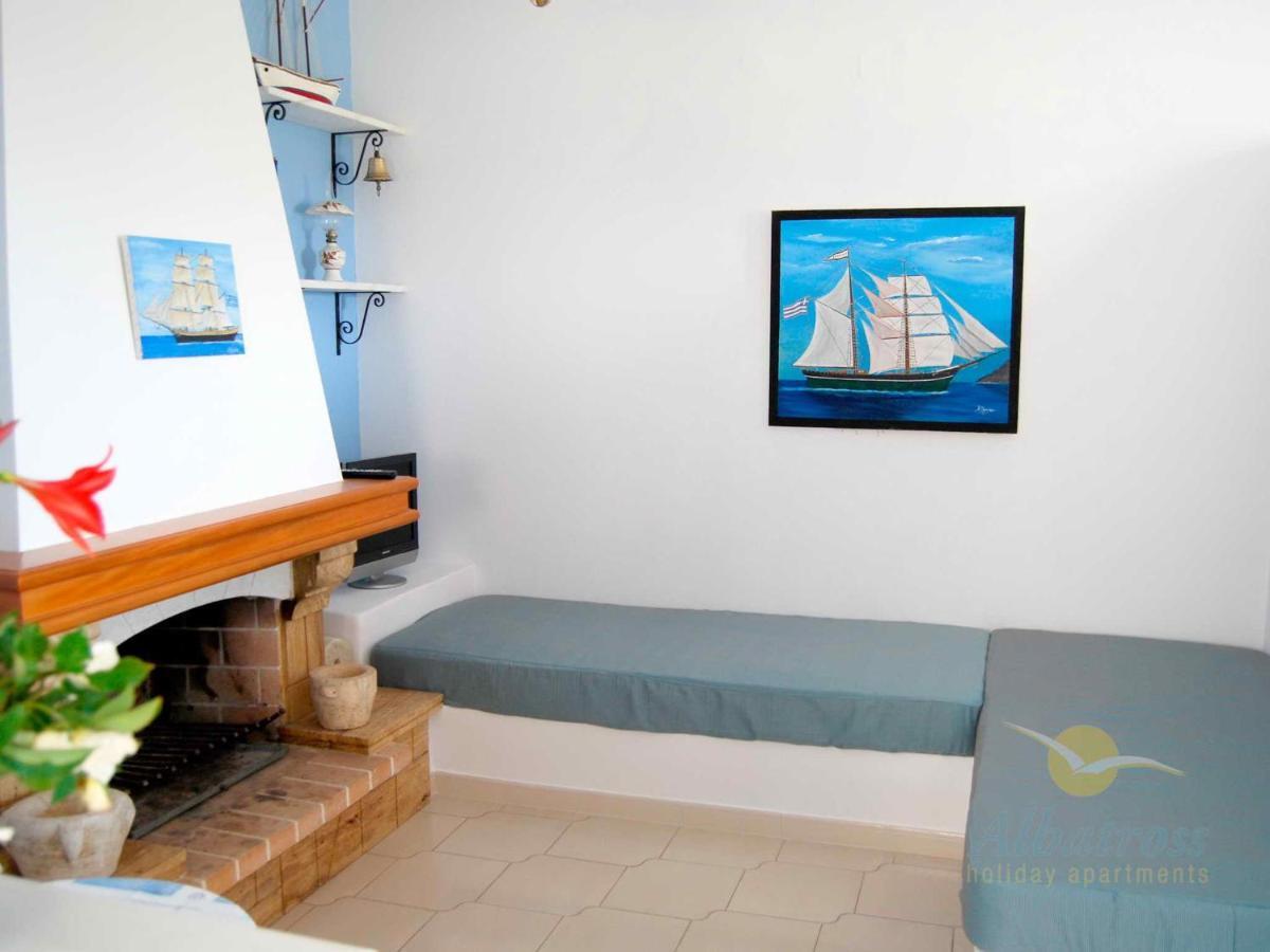 Albatross Holiday Apartments Agios Sostis  Buitenkant foto